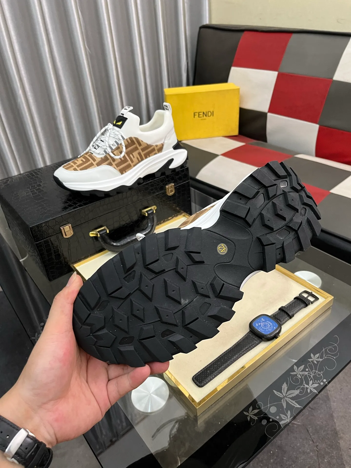 Men's Men's Shoes💰458⌚️⌚️[FENDI] Fendi's classic and comfortable men's, this complex sneaker is made of soft calfskin➕genuine leather lining➕original ultra-light rubber material with rough outsole. This unique light style is suitable for the casual and refined sensibility of this season. It is comfortable and natural on the feet. It is an everyday style for casual travel in autumn and winter! 38−443️⃣colors available